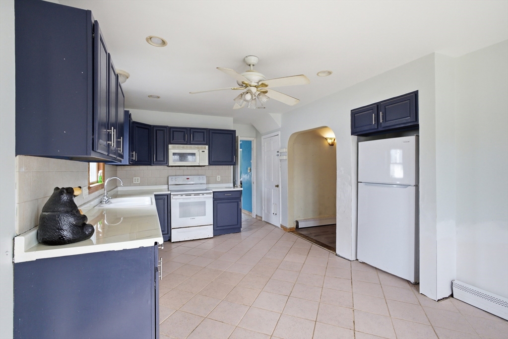 53 Mt Avenue Worcester, MA 01606 - Photo 18 of 29