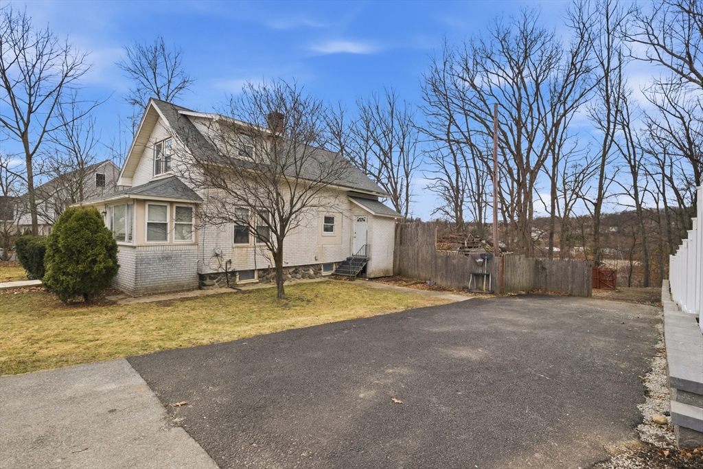 53 Mt Avenue Worcester, MA 01606 - Photo 5 of 29