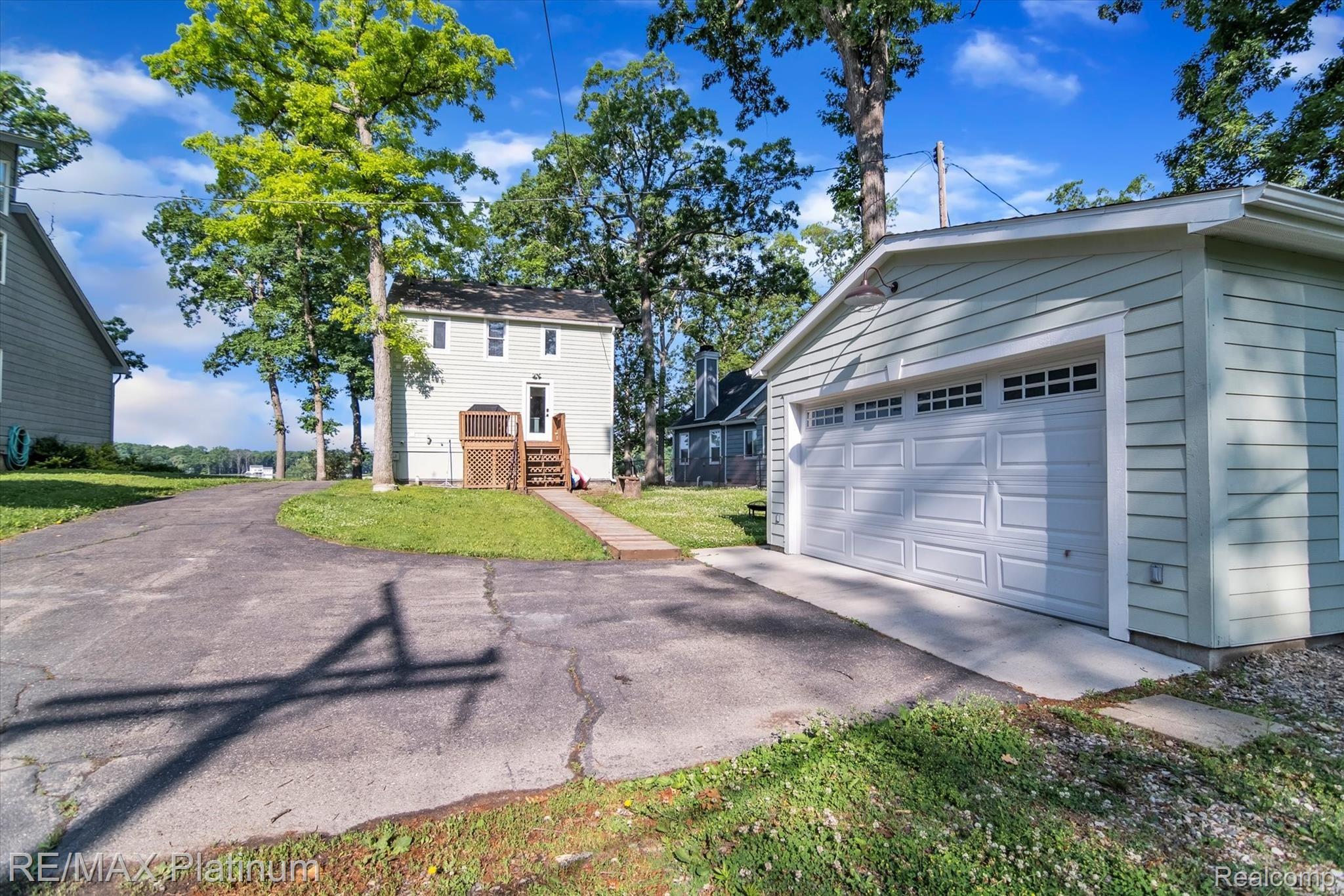 1546 Maxfield Lake Road Hartland, MI 48353 - Photo 21 of 27 Garage built 2014