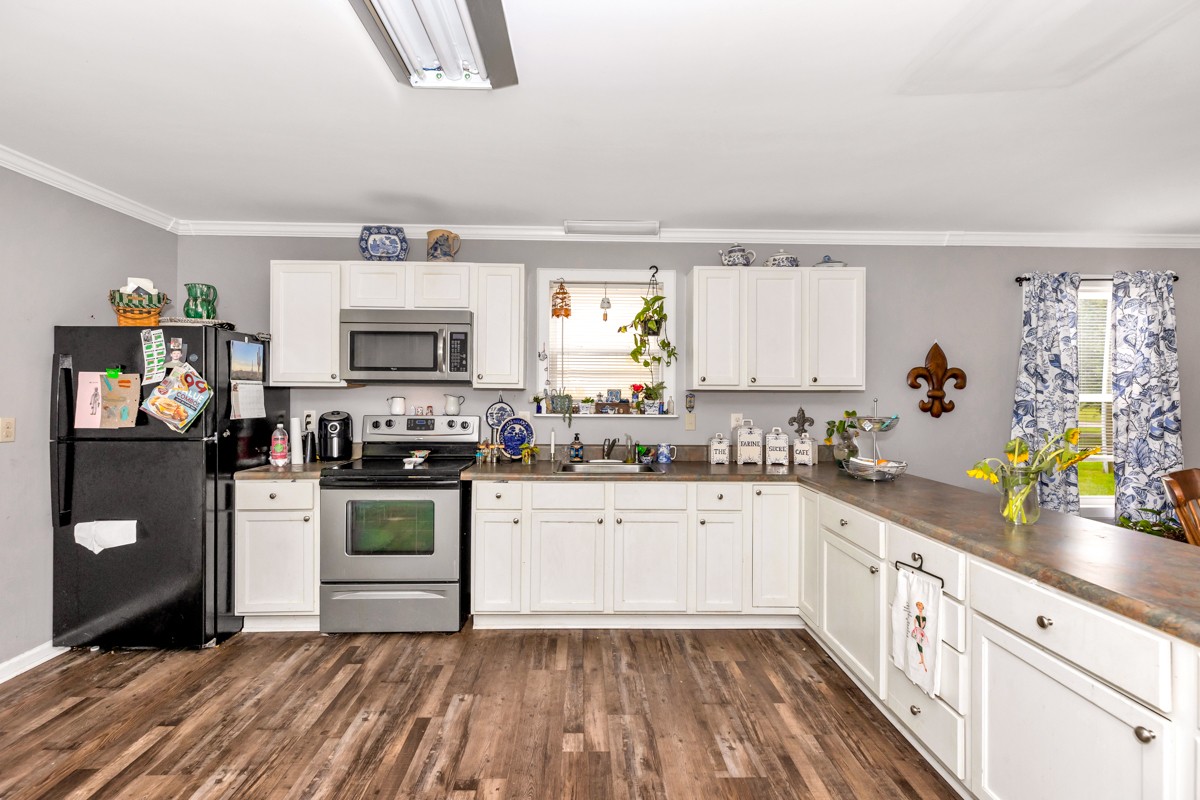 113 Elliot Road Ardmore, TN 38449 - Photo 8 of 25 a kitchen with white cabinets and appliances