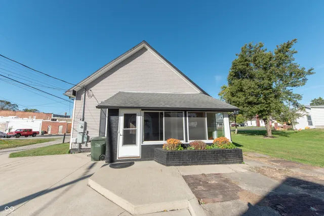$214,900 | 729 Harrison Street, Hope, IN 47246