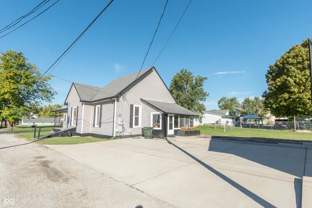 $214,900 | 729 Harrison Street, Hope, IN 47246