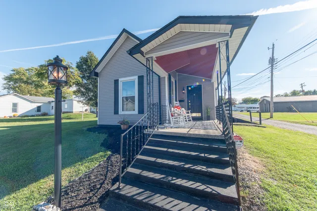 $214,900 | 729 Harrison Street, Hope, IN 47246