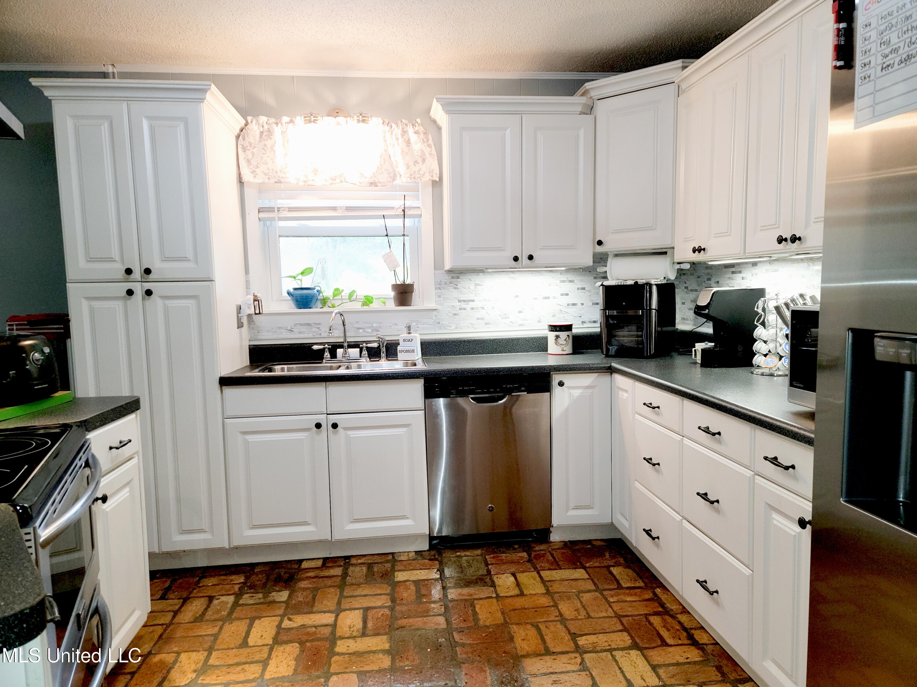 13821 Constitution Road Moss Point, MS 39562 - Photo 13 of 42 20230509_143722
