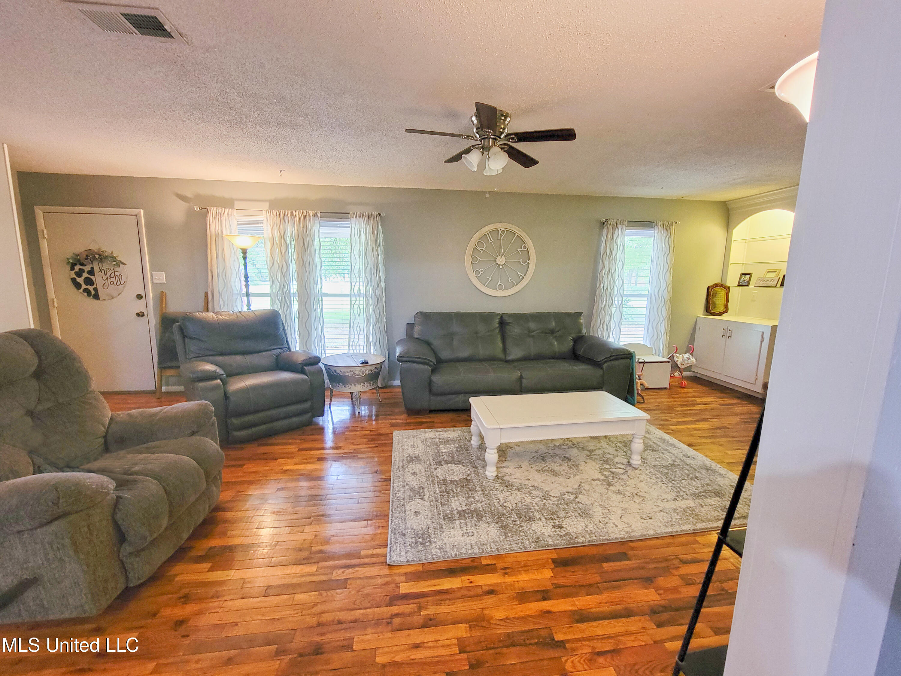 13821 Constitution Road Moss Point, MS 39562 - Photo 8 of 42 20230509_145529