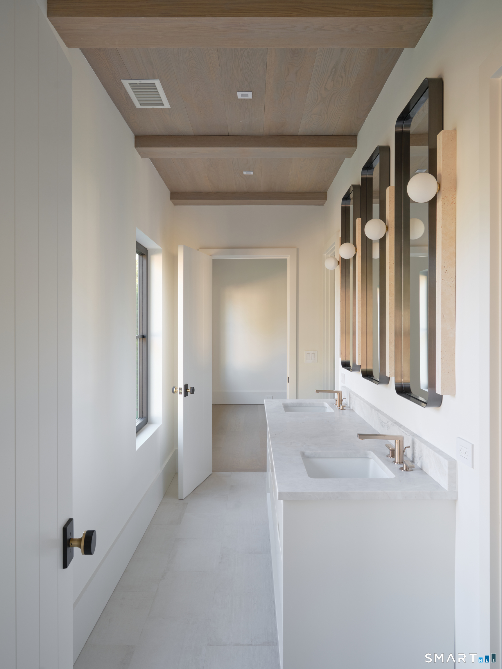 45 Old Farm Road Darien, CT 06820 - Photo 25 of 38 view of hall way with mirror