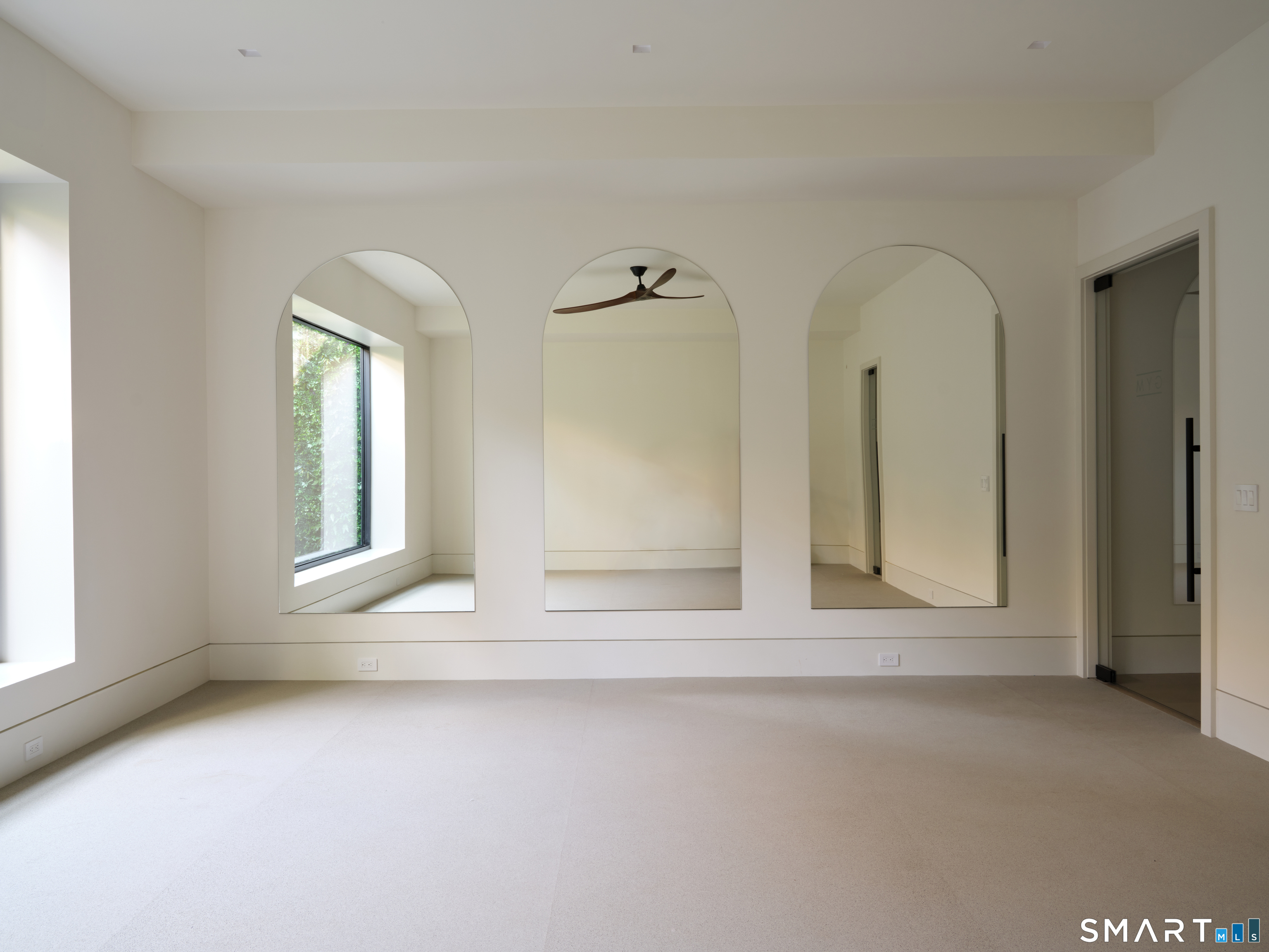 45 Old Farm Road Darien, CT 06820 - Photo 35 of 38 an empty room with windows