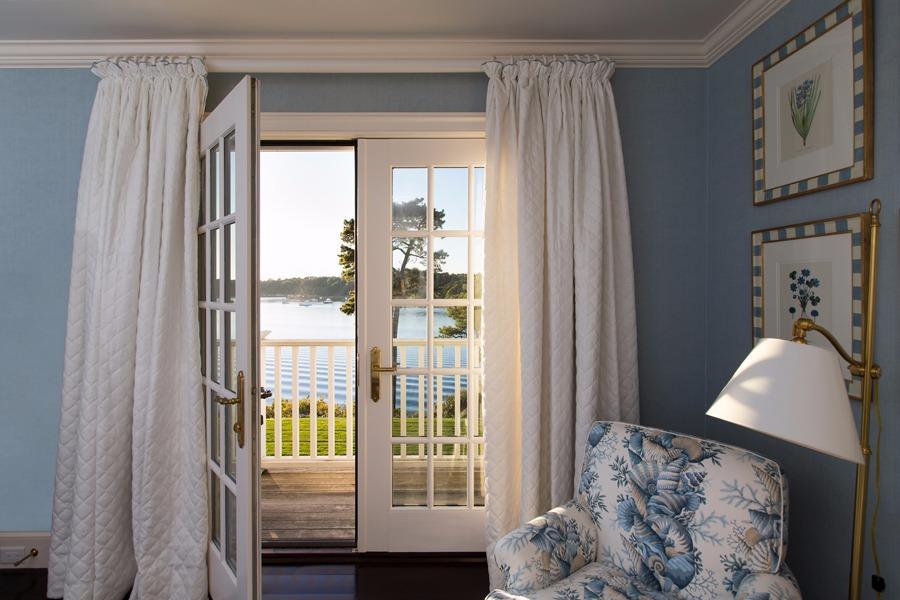260 North Bay Road Osterville, MA 02655 - Photo 23 of 35 a living room with furniture and a window