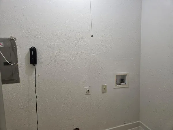 $2,000 | 1617 Meridian Way, Garland, TX 75040
