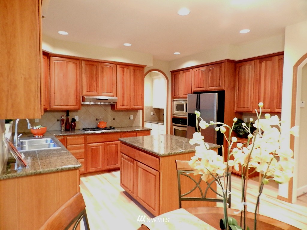 18833 35th Drive Southeast Bothell, WA 98012 - Photo 4 of 21 Gallery Image 4
