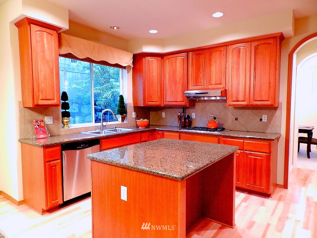 18833 35th Drive Southeast Bothell, WA 98012 - Photo 5 of 21 Gallery Image 5