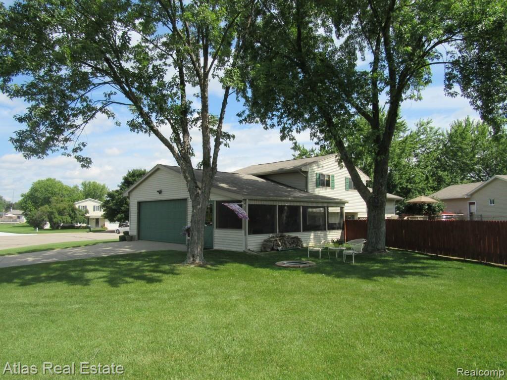6058 Rocking Chair Road Grand Blanc, MI 48439 - Photo 4 of 29 IMG_1556.jpg