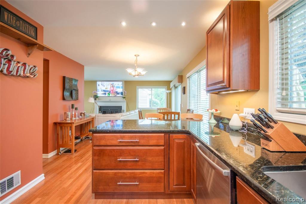 1491 Colony Drive Rochester Hills, MI 48307 - Photo 10 of 32