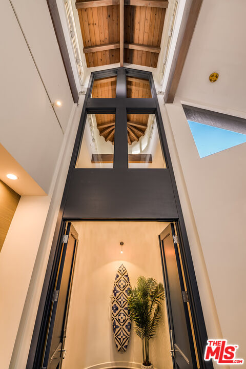 851 Glenmont Avenue Los Angeles, CA 90024 - Photo 13 of 26 a view of an entryway