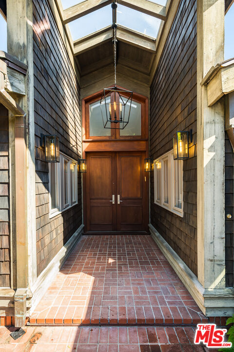 851 Glenmont Avenue Los Angeles, CA 90024 - Photo 3 of 26 a view of an entryway door
