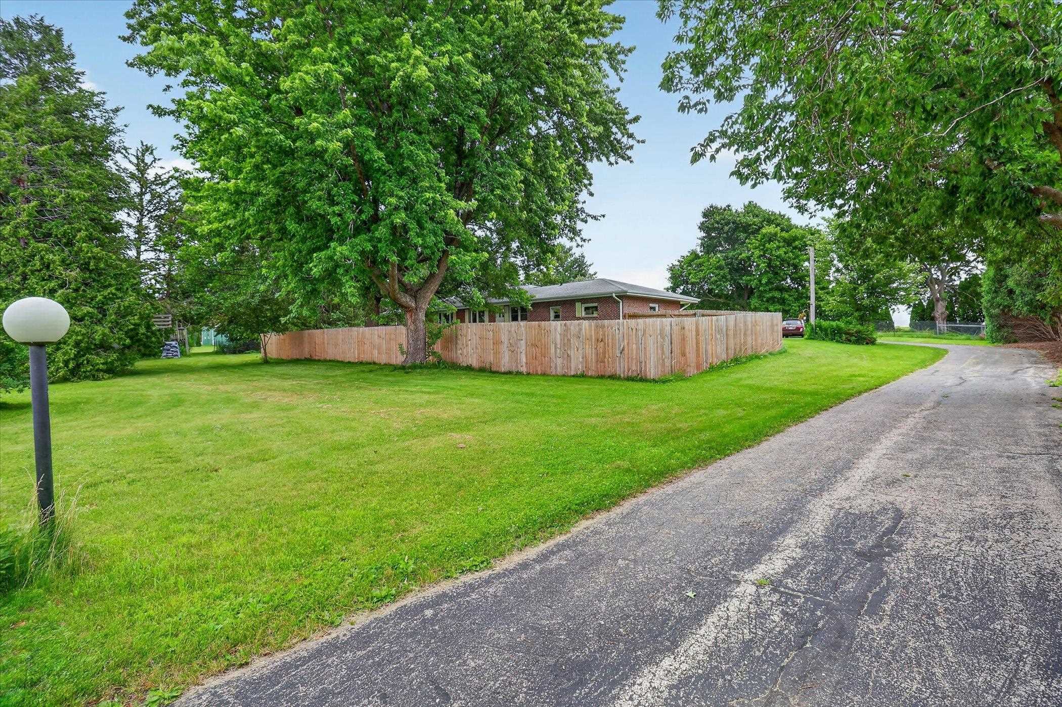 726 Rockshire Drive Janesville, WI 53546 - Photo 4 of 39