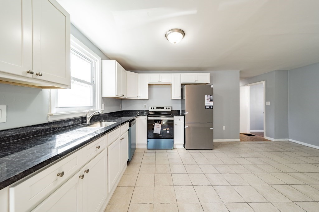 230-232 White Street Springfield, MA 01108 - Photo 8 of 22 Gallery Image 8