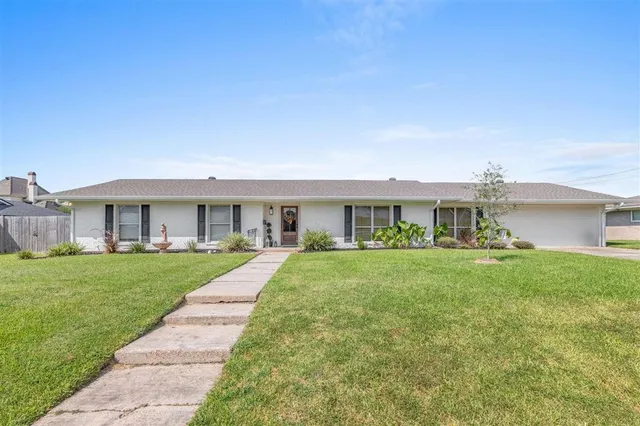 $316,000 | 816 Garden Lane, Lake Charles, LA 70605