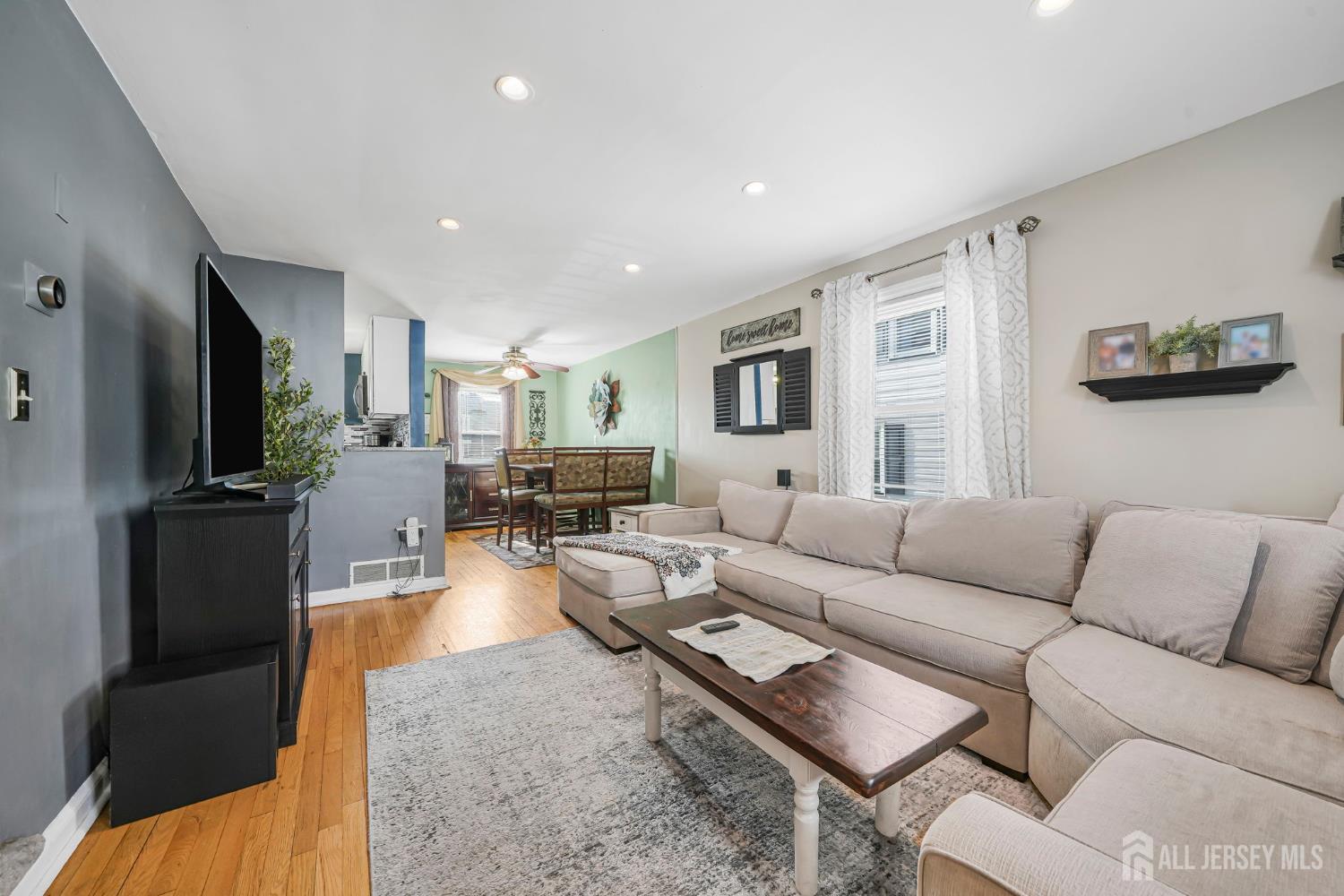 684 Colgate Avenue Perth Amboy, NJ 08861 - Photo 5 of 25