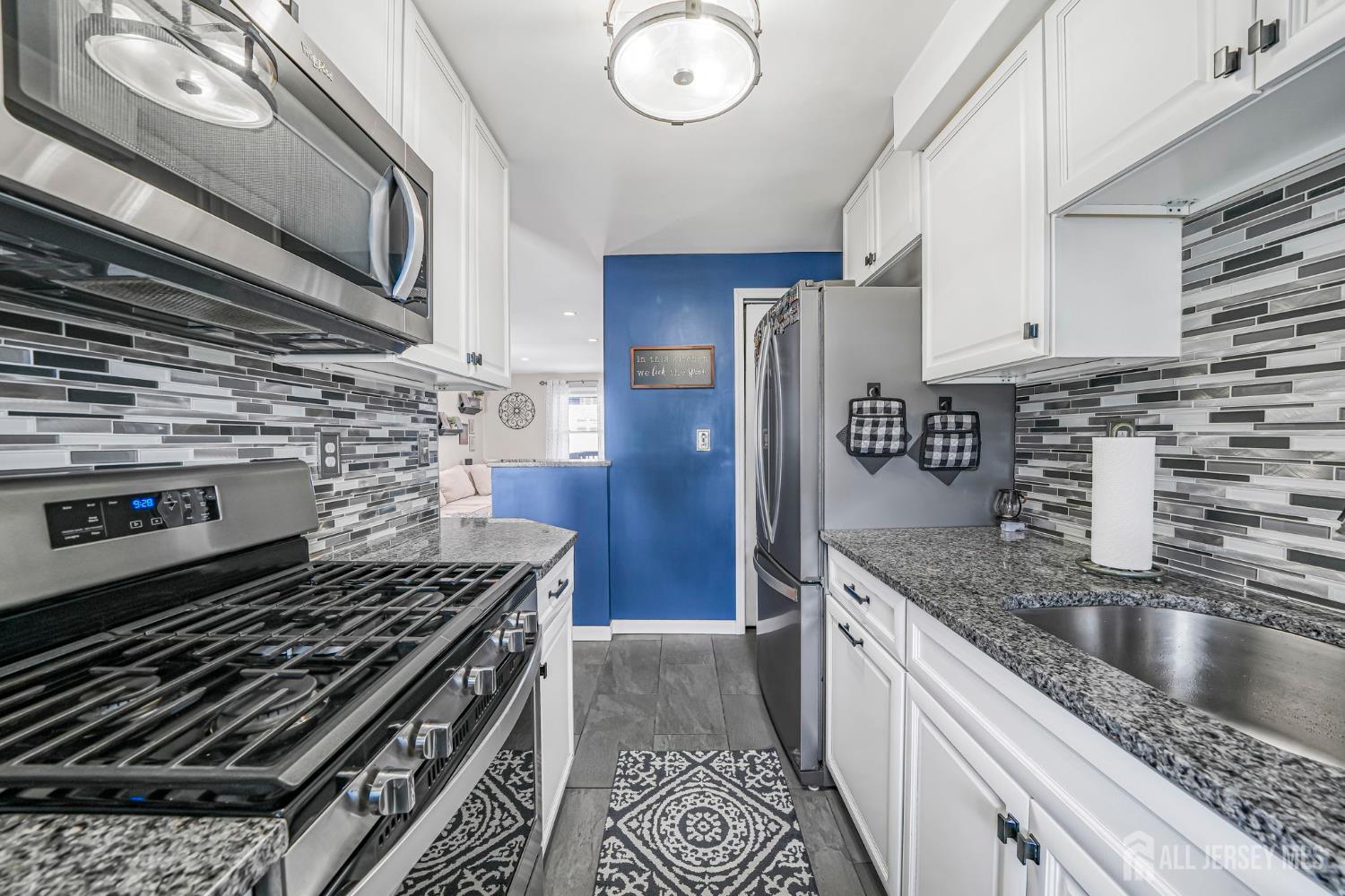 684 Colgate Avenue Perth Amboy, NJ 08861 - Photo 9 of 25