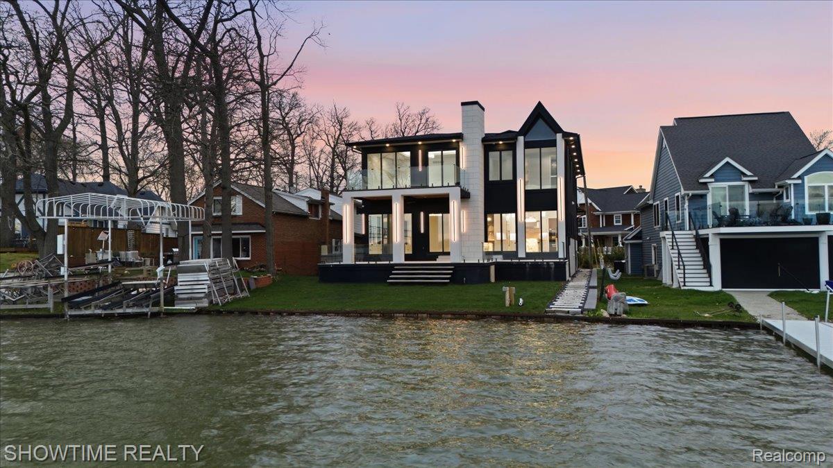 13281 Haddon Street Fenton, MI 48430 - Photo 7 of 87 08-13281_Haddon_st_Fenton_-_EXT_-_TW_020.jpg