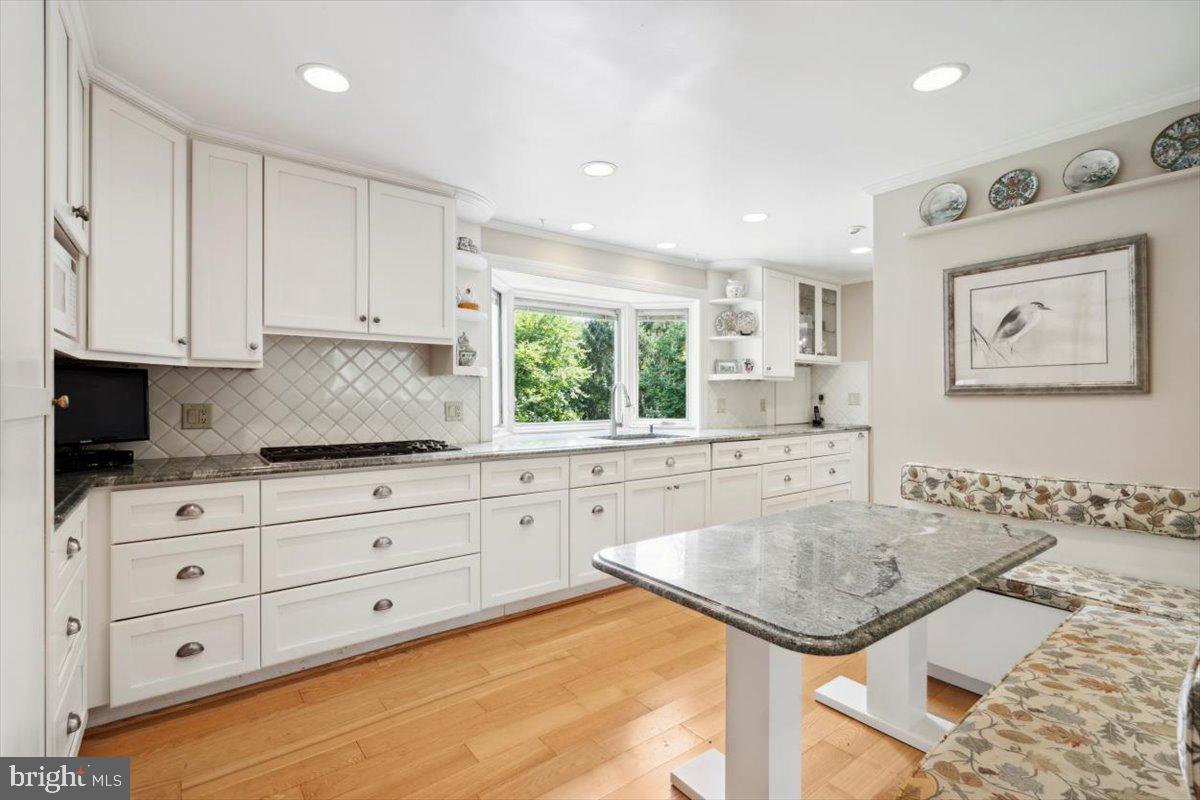 455 Timber Lane Devon, PA 19333 - Photo 15 of 60 Clean, white and bright with views