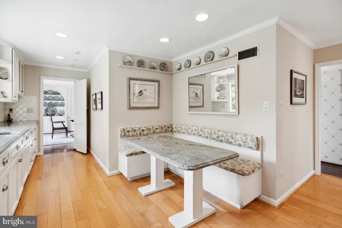 455 Timber Lane Devon, PA 19333 - Photo 17 of 60 Comfortable banquet seating