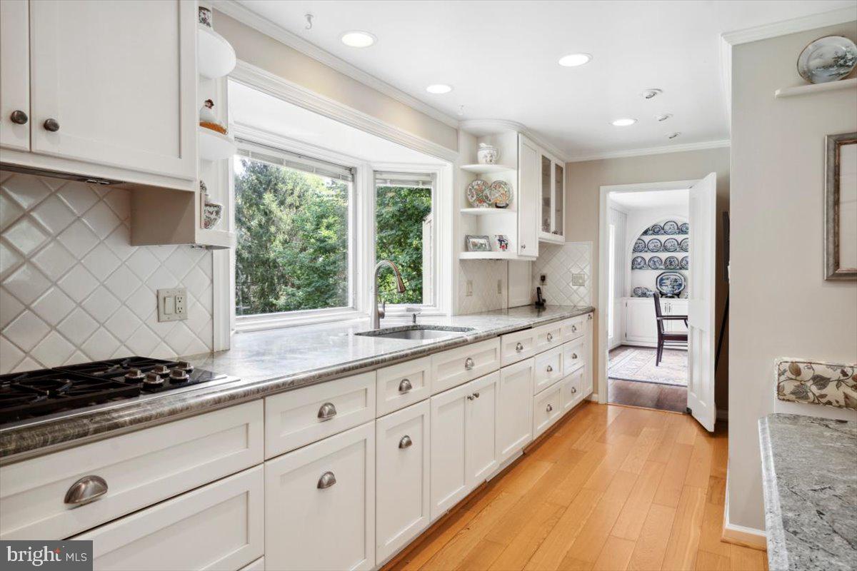 455 Timber Lane Devon, PA 19333 - Photo 18 of 60 Custom cabinetry galore