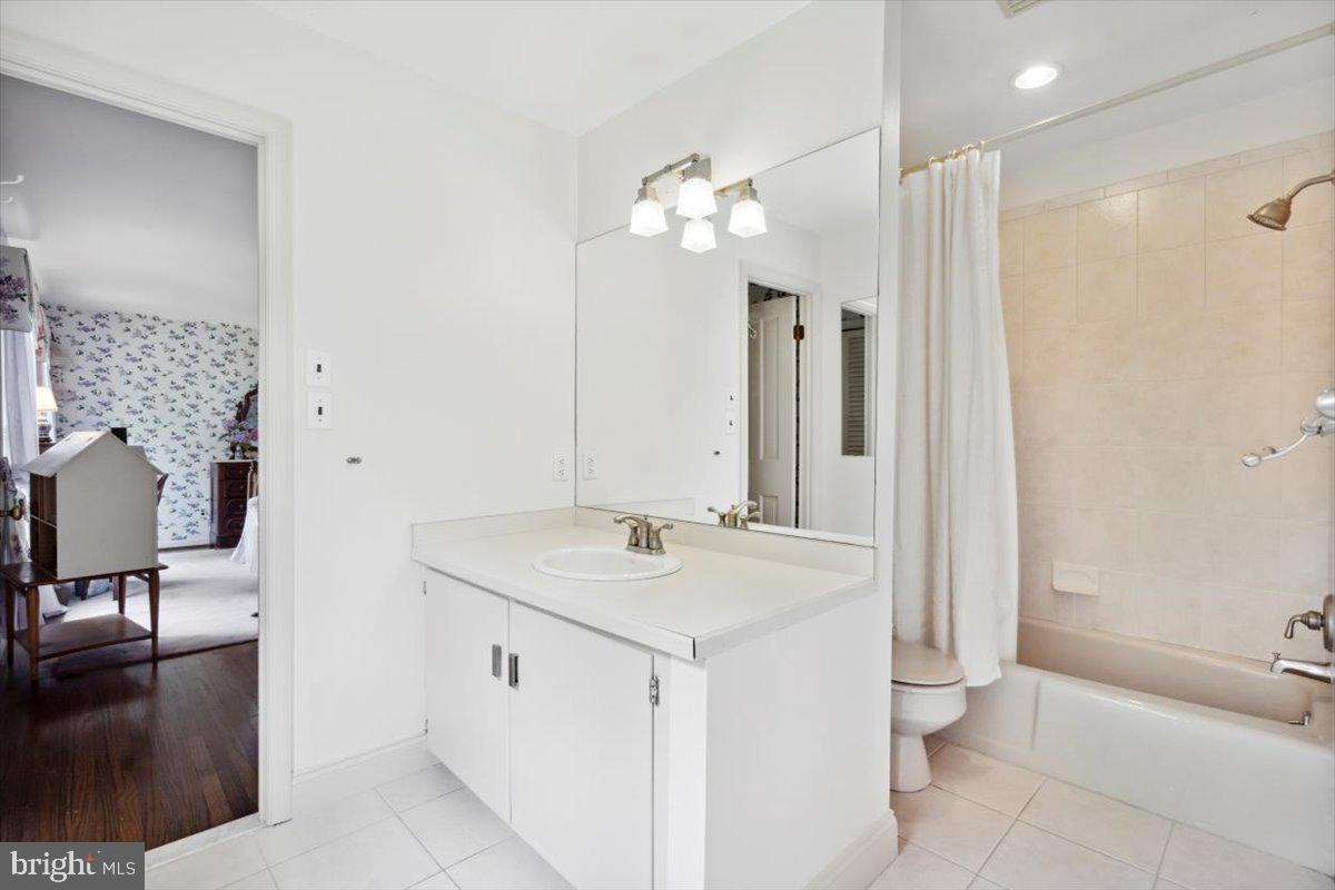 455 Timber Lane Devon, PA 19333 - Photo 31 of 60 Bath shared by 2nd and 3rd bedroom