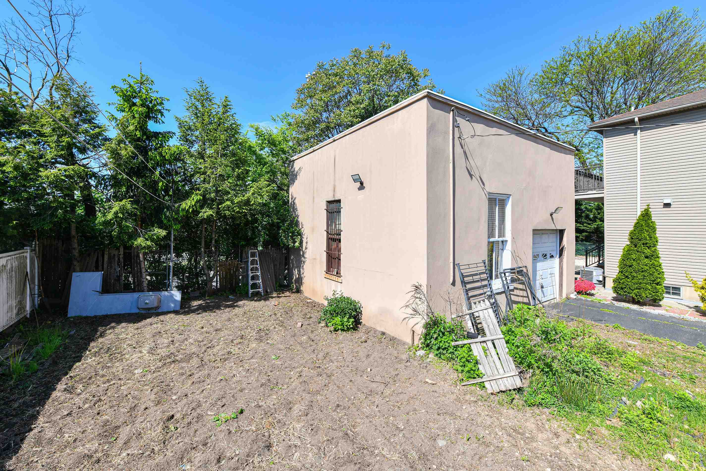 241 Maple Street Secaucus, NJ 07094 - Photo 31 of 34