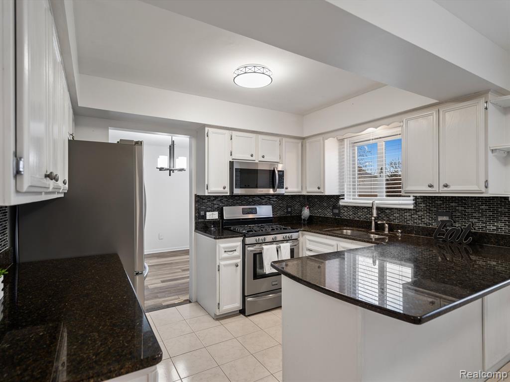 305 Torrent Court Rochester Hills, MI 48307 - Photo 12 of 36