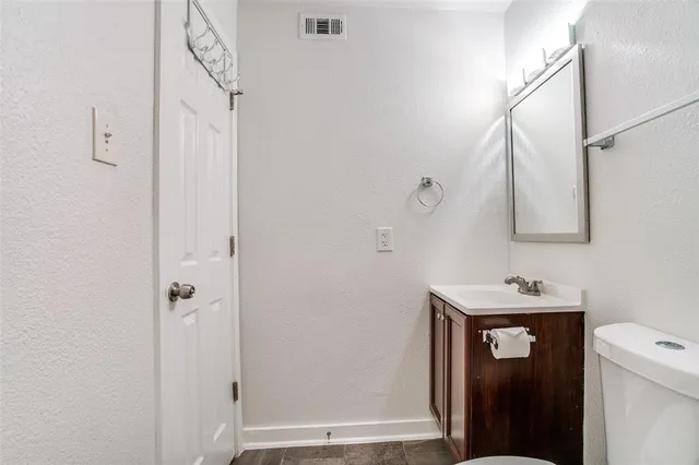 $895 | 4927 San Jacinto Street, Unit 112, Dallas, TX 75206