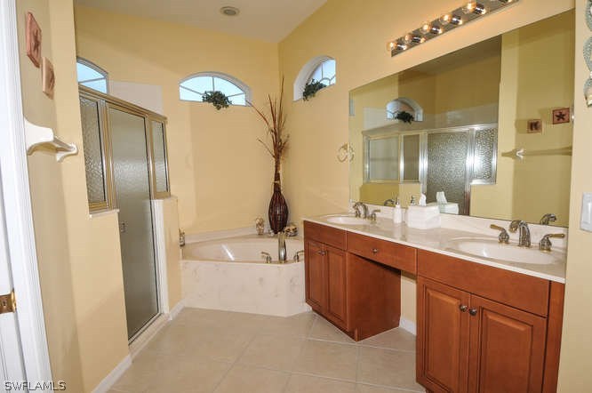 4644 Fairloop Run Lehigh Acres, FL 33973 - Photo 13 of 22 Gallery Image 13