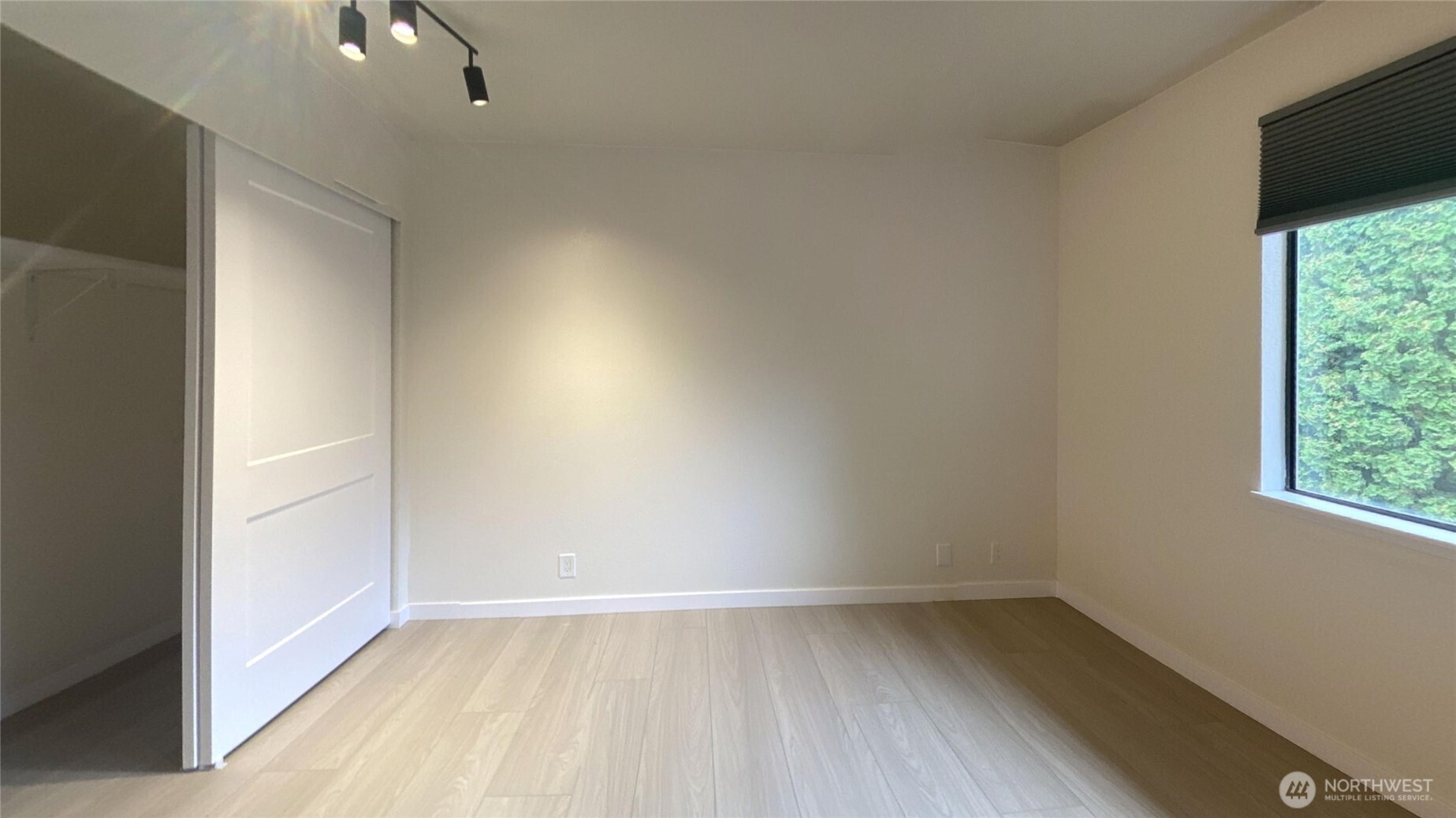 917 North 100th Street Seattle, WA 98103 - Photo 12 of 35