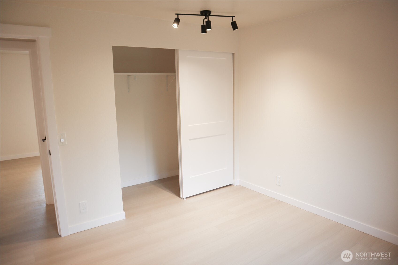 917 North 100th Street Seattle, WA 98103 - Photo 13 of 35