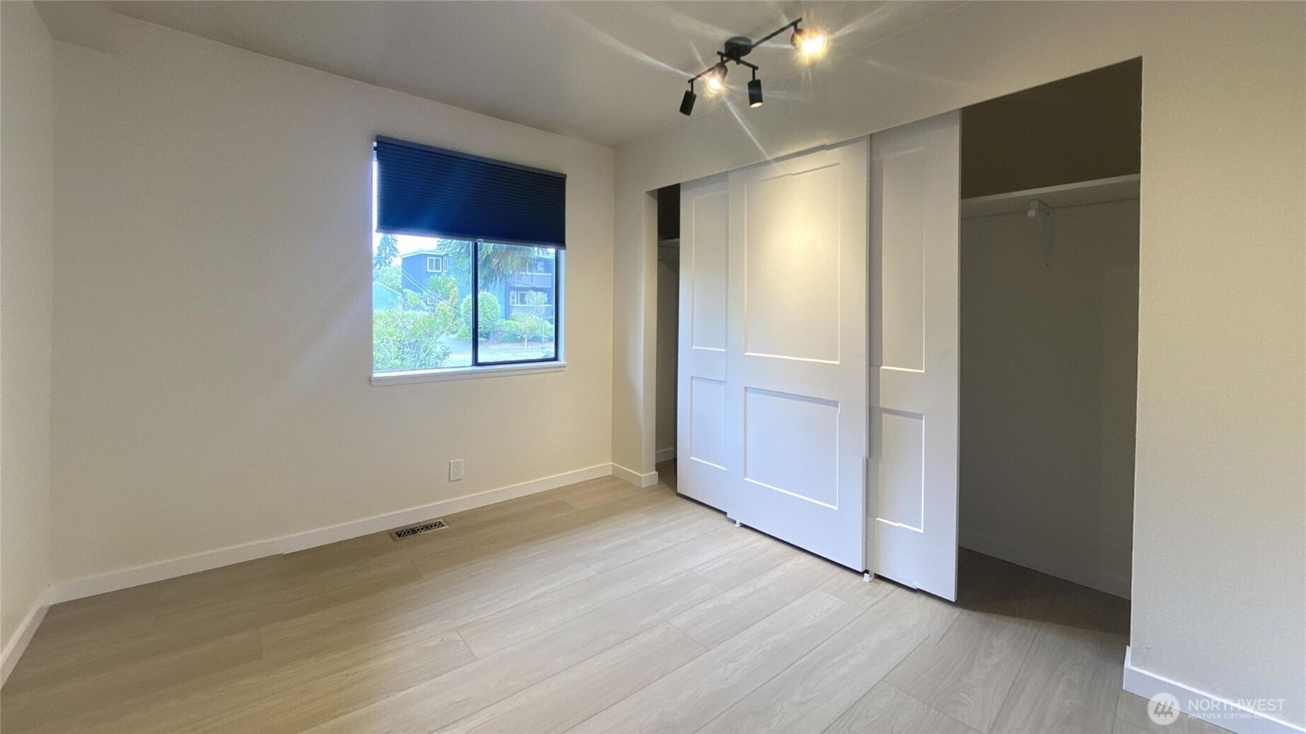 917 North 100th Street Seattle, WA 98103 - Photo 15 of 35