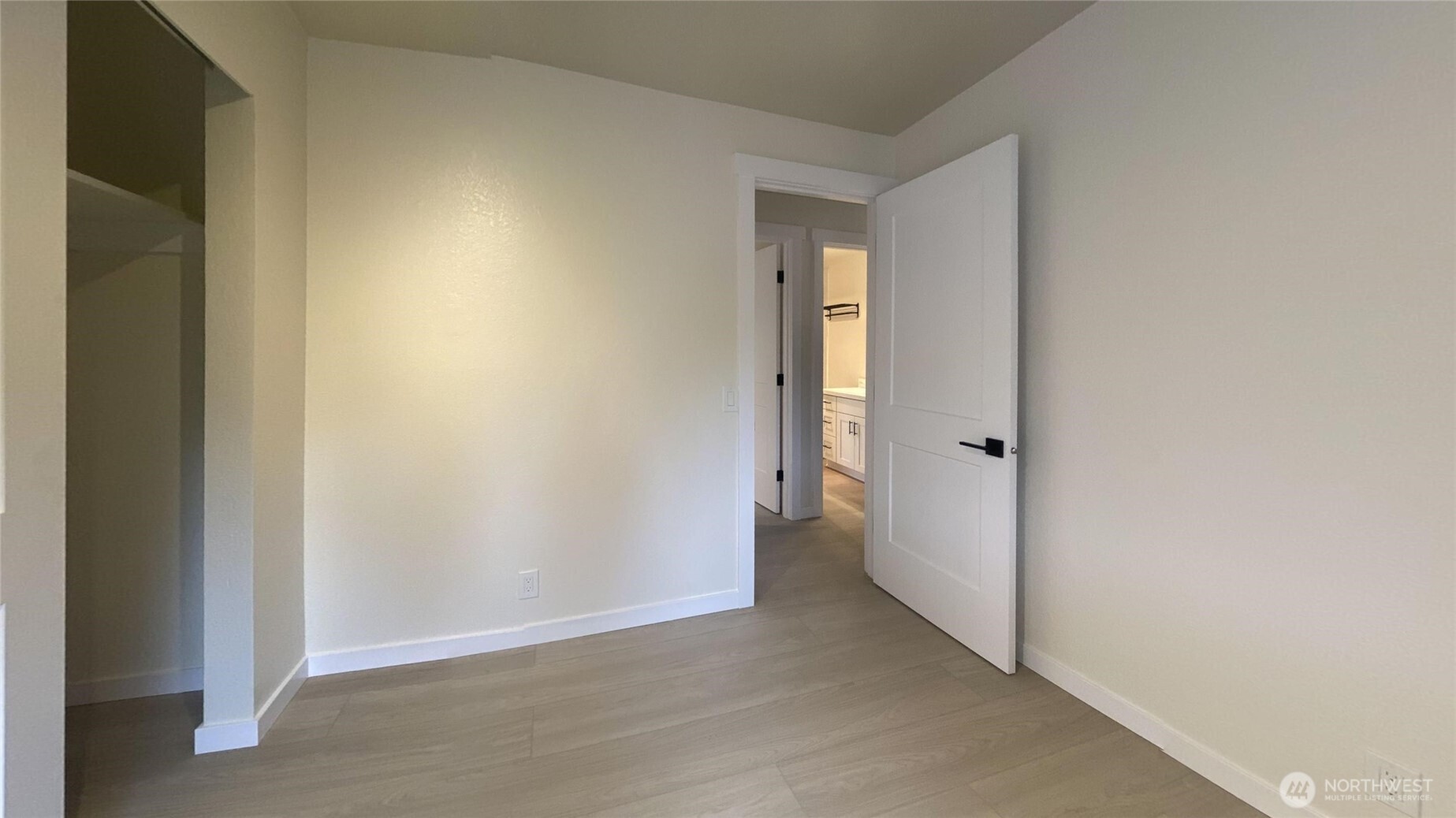 917 North 100th Street Seattle, WA 98103 - Photo 16 of 35