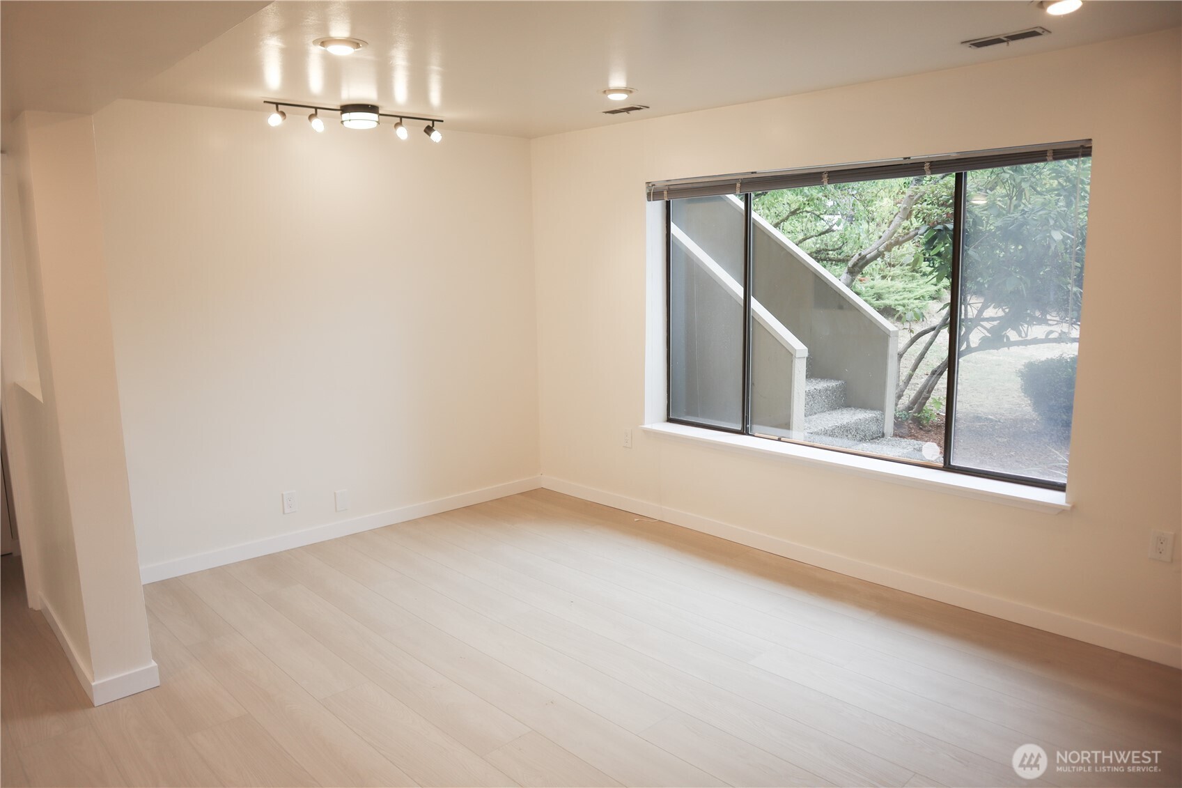 917 North 100th Street Seattle, WA 98103 - Photo 21 of 35