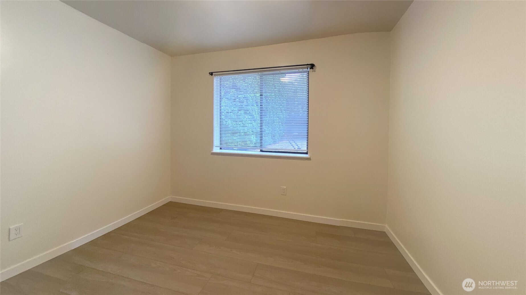 917 North 100th Street Seattle, WA 98103 - Photo 23 of 35