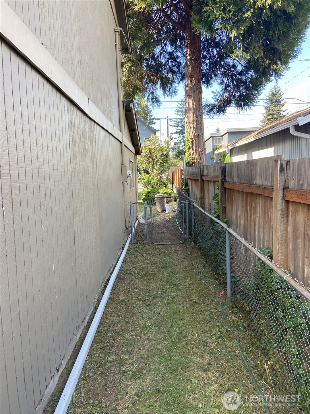 917 North 100th Street Seattle, WA 98103 - Photo 24 of 35