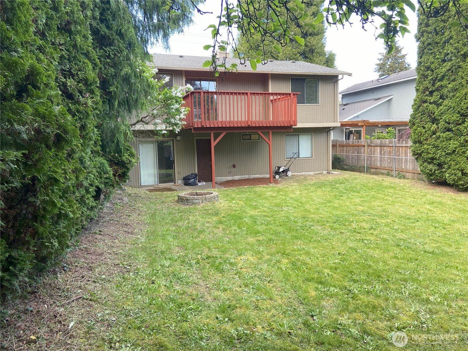 917 North 100th Street Seattle, WA 98103 - Photo 31 of 35