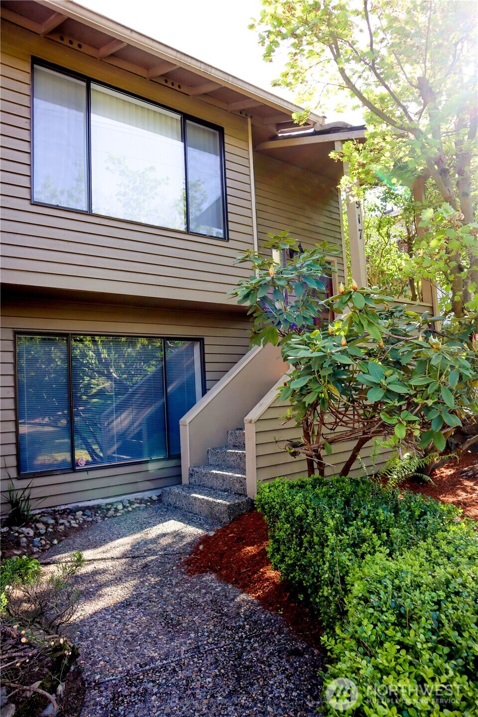 917 North 100th Street Seattle, WA 98103 - Photo 4 of 35