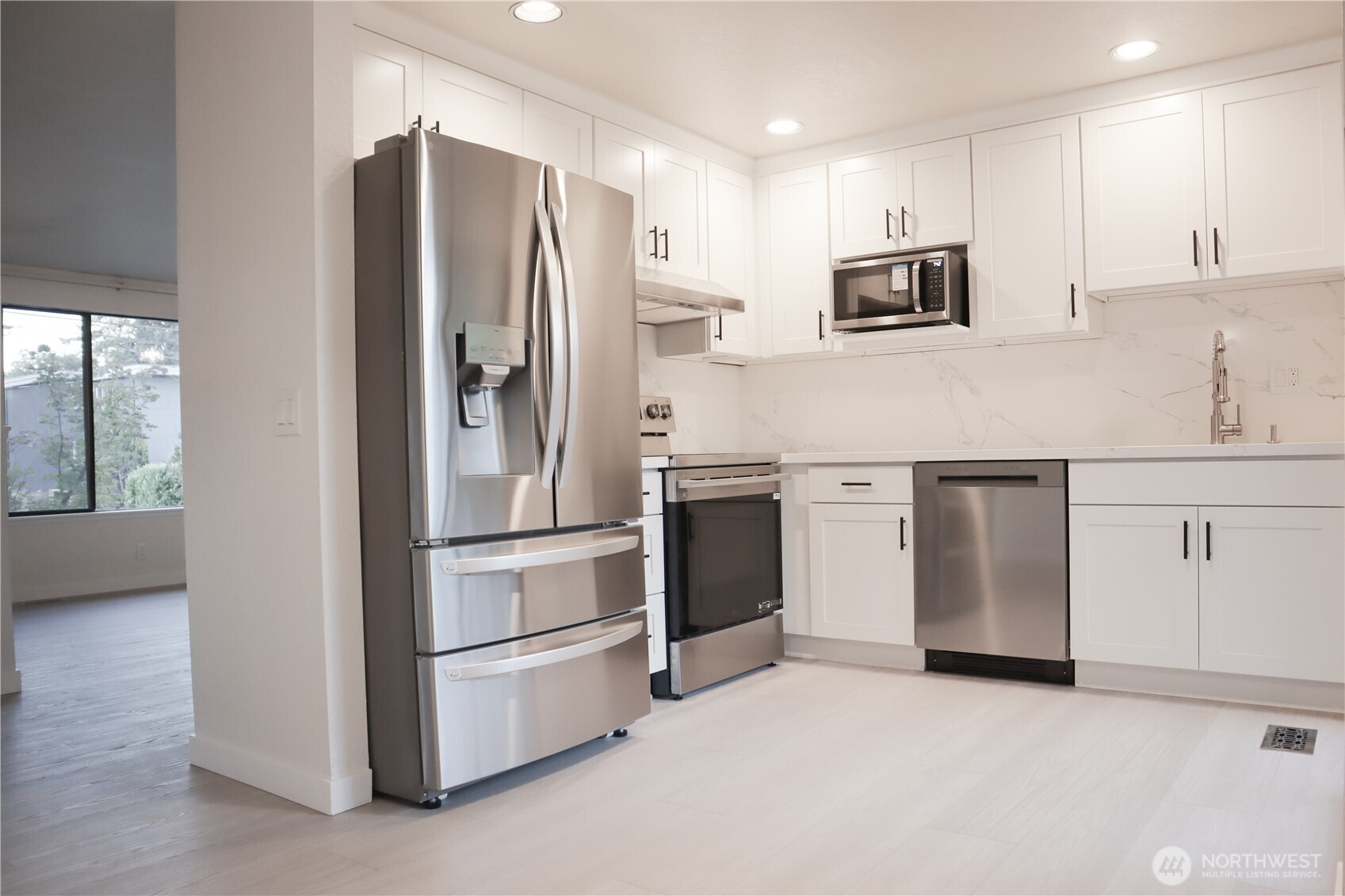 917 North 100th Street Seattle, WA 98103 - Photo 7 of 35