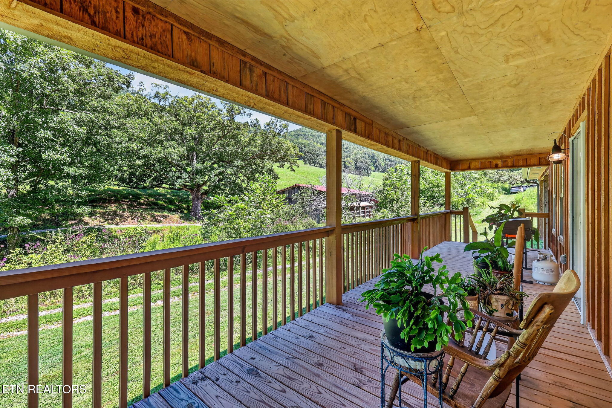 136 Little Rdg Way Washburn, TN 37888 - Photo 5 of 33 22-web-or-mls-3F1A1097