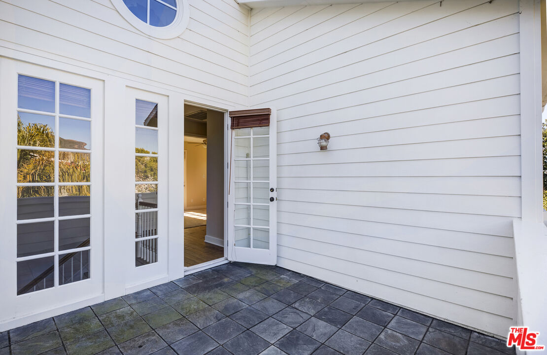 28930 Hampton Place Malibu, CA 90265 - Photo 26 of 55 a view of front door