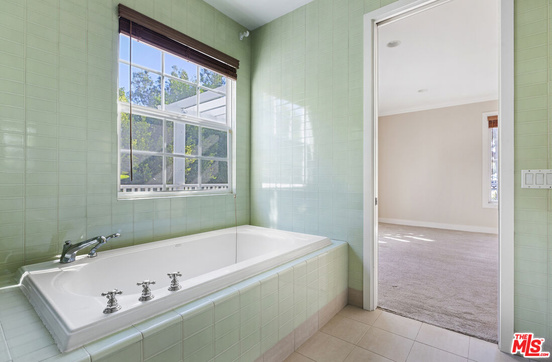 28930 Hampton Place Malibu, CA 90265 - Photo 34 of 55 a bath tub sitting next to a window