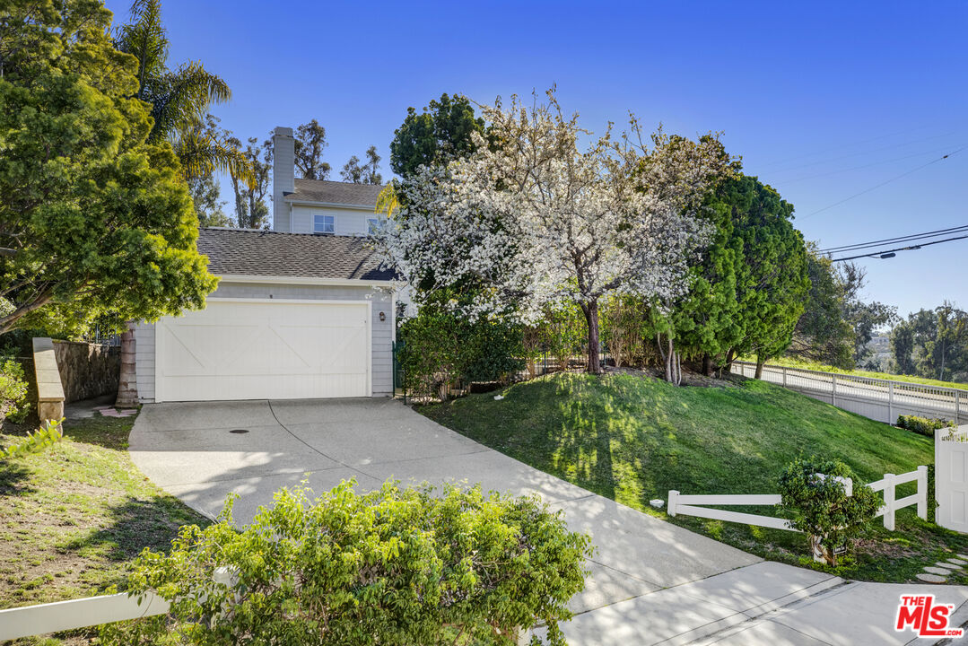 28930 Hampton Place Malibu, CA 90265 - Photo 54 of 55 a view of a back yard