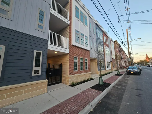 $1,965 | 200 Hamilton Avenue, Unit 214, Trenton, NJ 08609