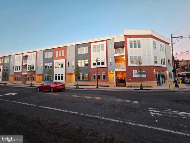 $1,965 | 200 Hamilton Avenue, Unit 214, Trenton, NJ 08609