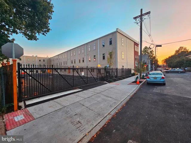 $1,965 | 200 Hamilton Avenue, Unit 214, Trenton, NJ 08609